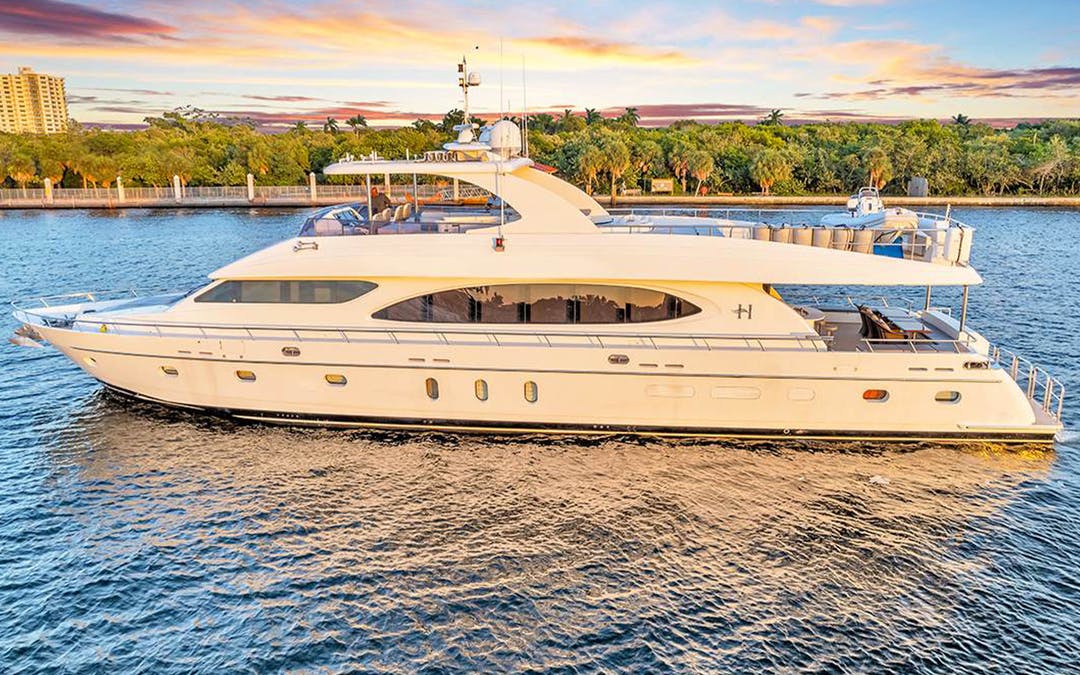 100 Hargrave luxury charter yacht - Nassau, The Bahamas