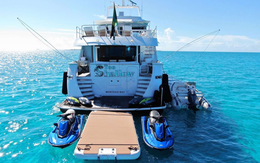 130 Hatteras luxury charter yacht - Nassau, The Bahamas