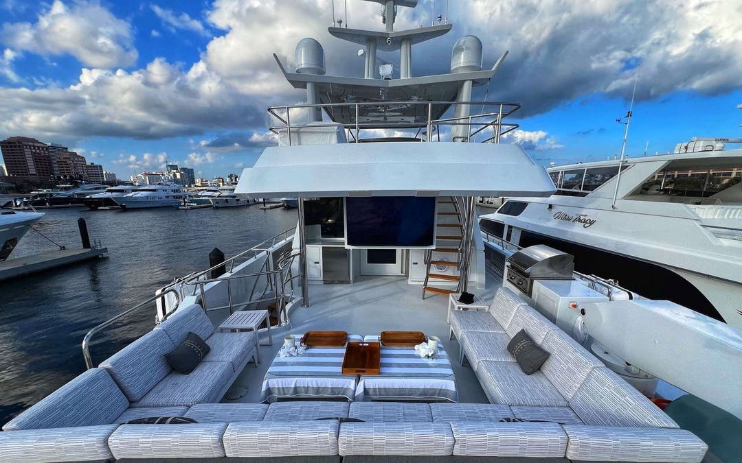 120 Sovereign luxury charter yacht - Nassau, The Bahamas