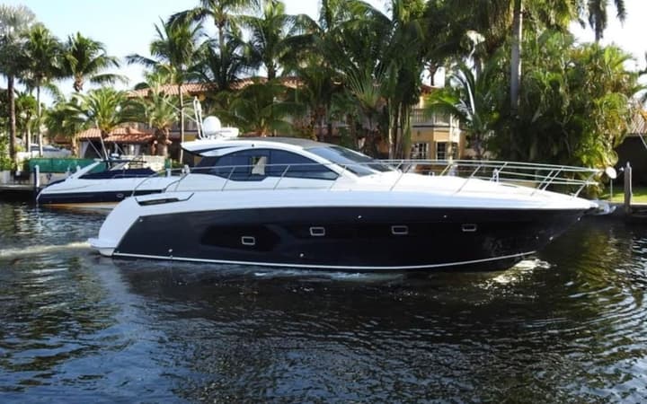 45 Azimut Atlantis luxury charter yacht - Chicago Yacht Club, East Monroe Street, Chicago, IL, USA