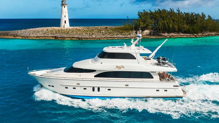 85 Horizon luxury charter yacht - Bahamas