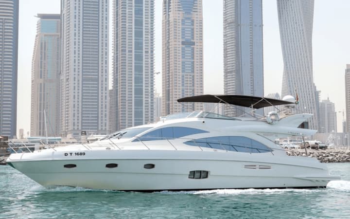 56 yacht luxury charter yacht - Dubai Marina - Dubai - United Arab Emirates