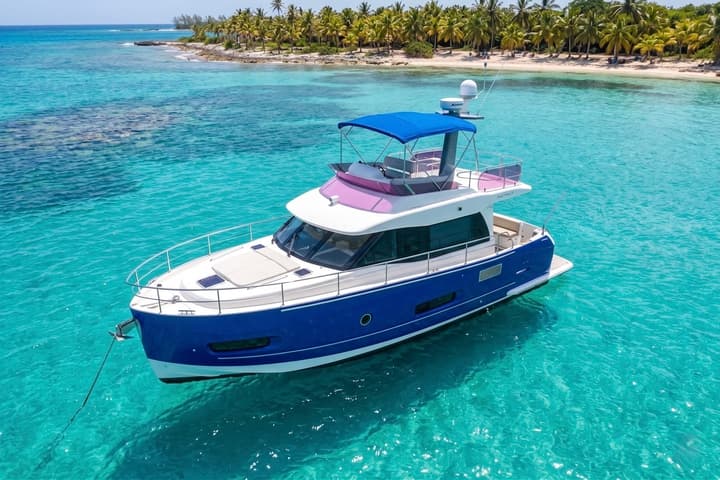 45 Azimut luxury charter yacht - Key Biscayne, FL, USA